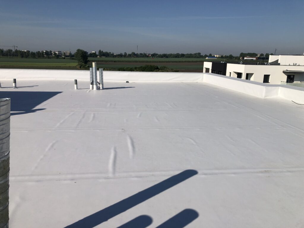 Blok mieszkalny na osiedlu Zacisze w Kutnie,
wykonany membraną PVC.