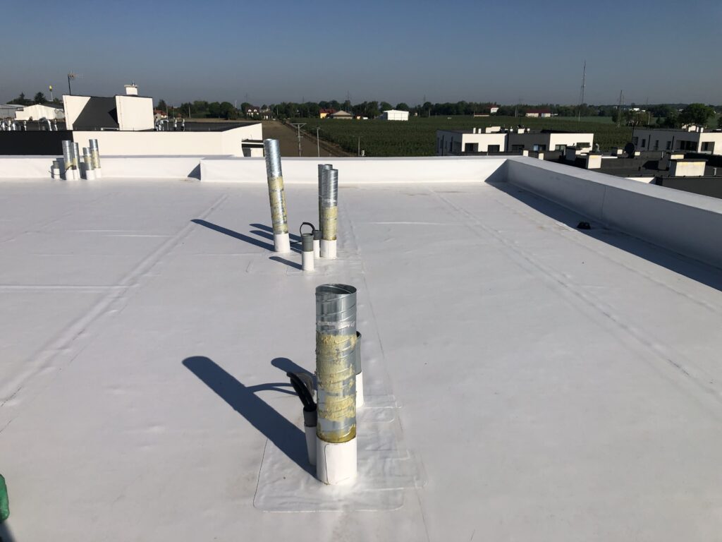 Blok mieszkalny na osiedlu Zacisze w Kutnie,
wykonany membraną PVC.